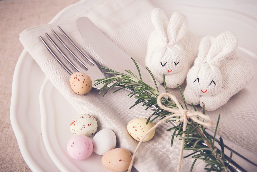 Påskdukning med harar