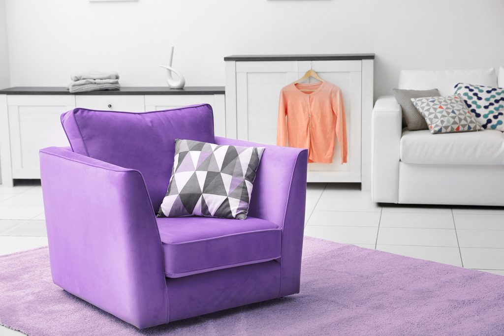Lila fåtölj