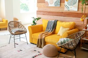 Gul soffa: Så väljer du rätt modell, material och nyans