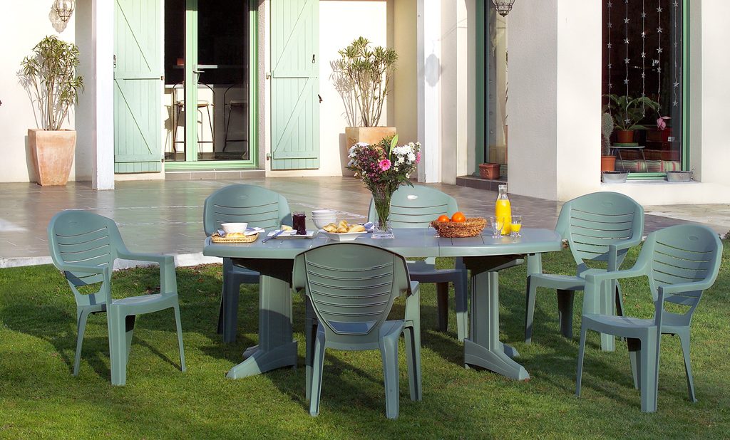 Trädgårdsmöbler av plast