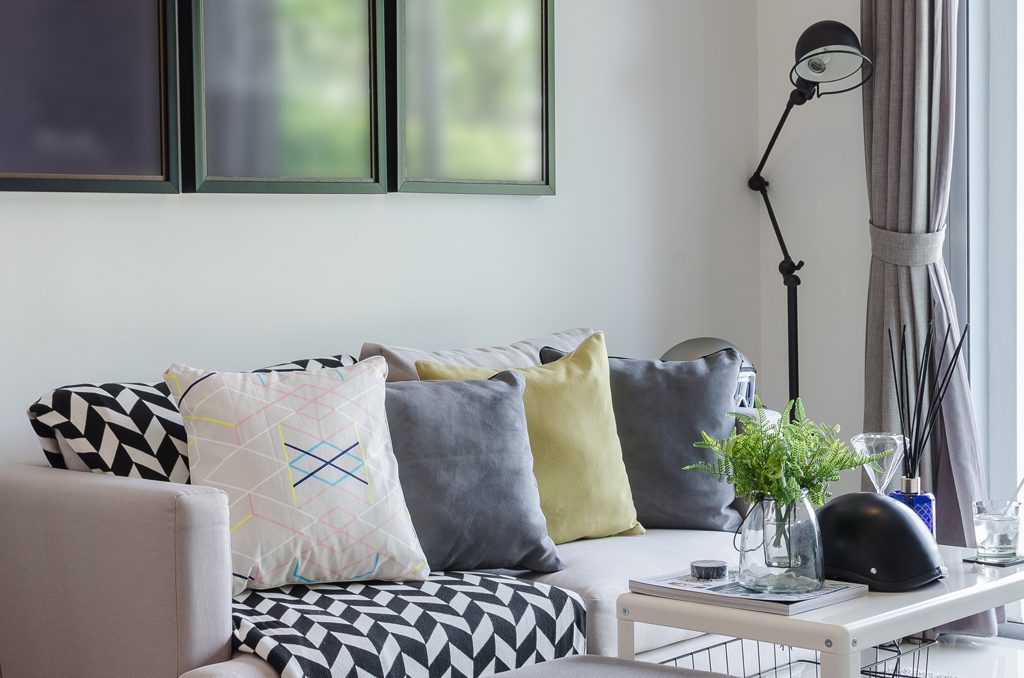 Kuddar till beige soffa