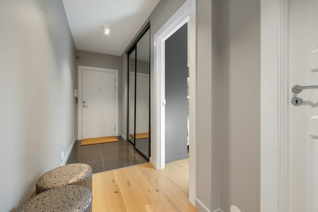 Inredning av liten hall