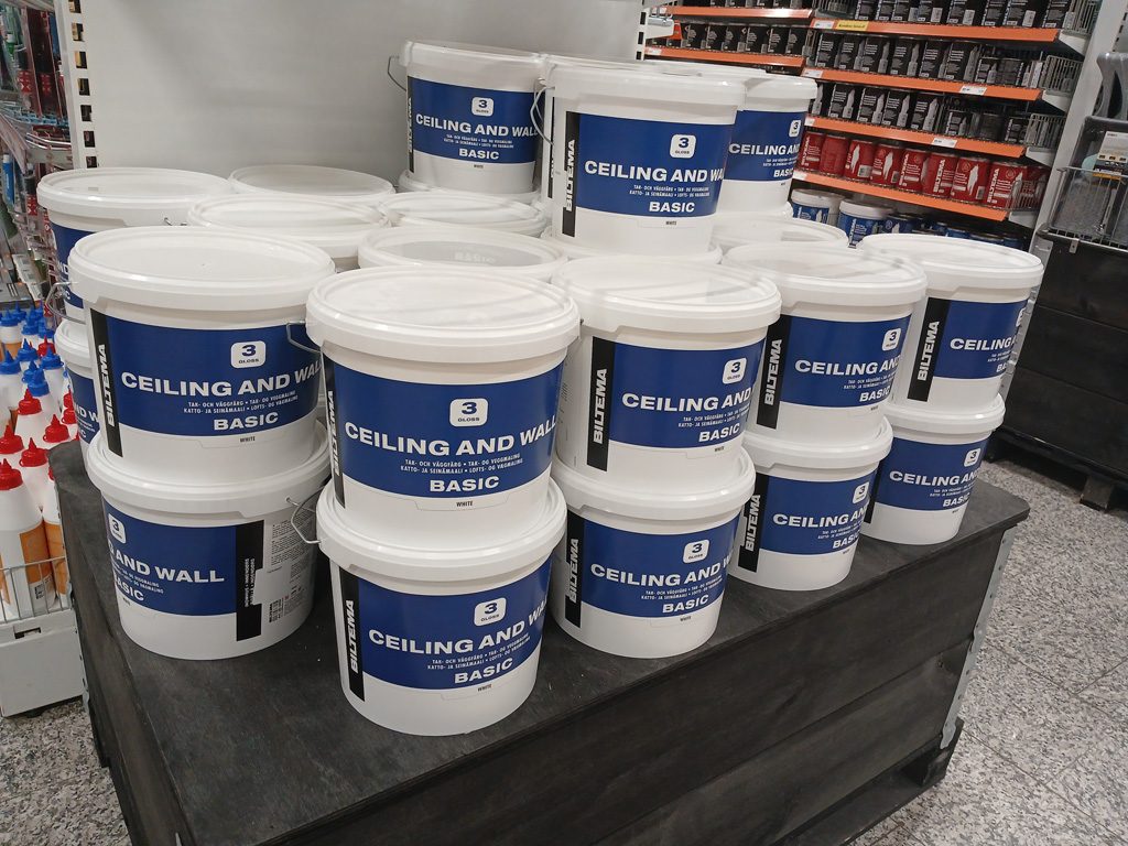 Målarfärg hos Biltema