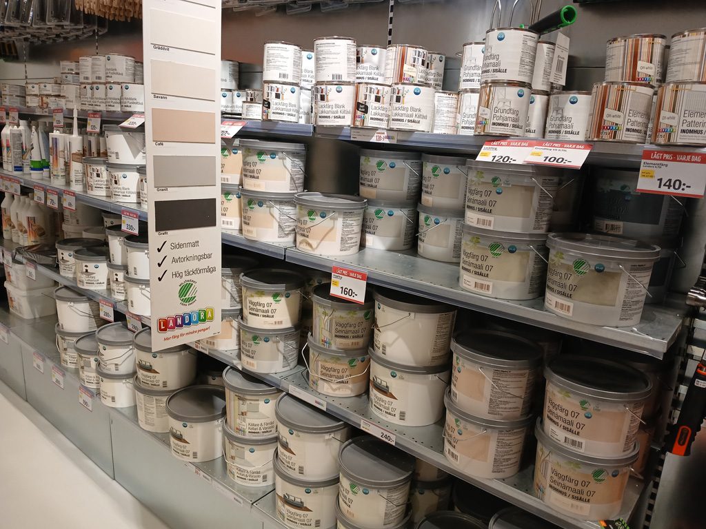 Målarfärg hos Dollarstore