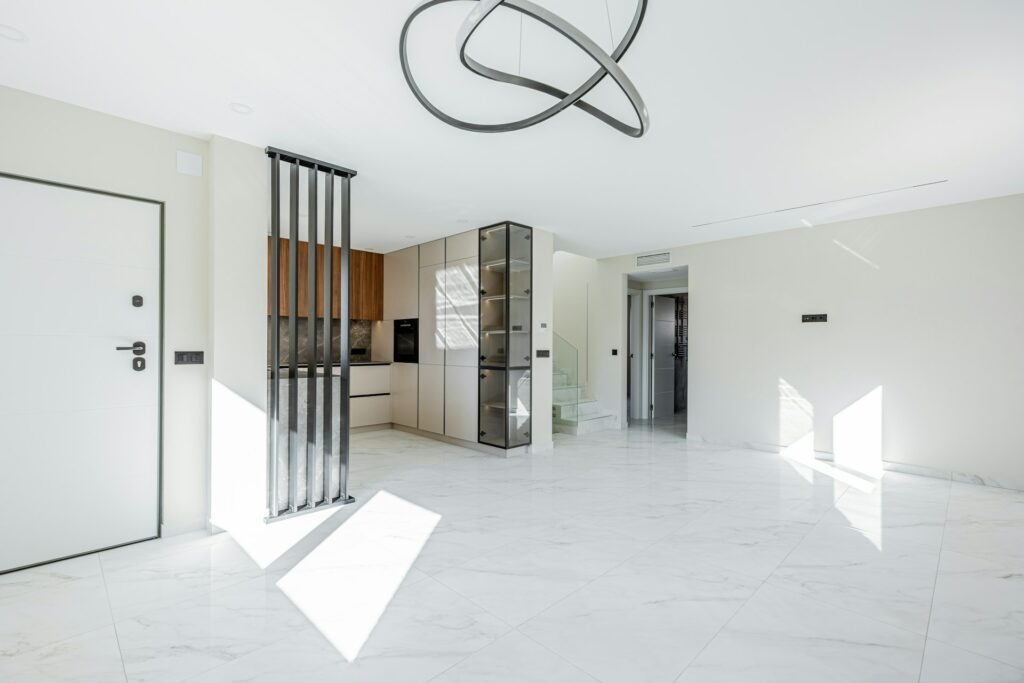 Vitrinskåp i metall