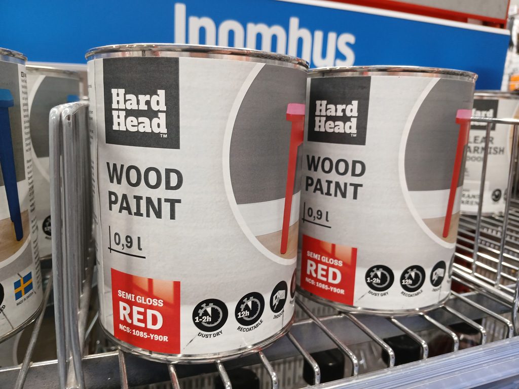 Snickerifärg hos Jula