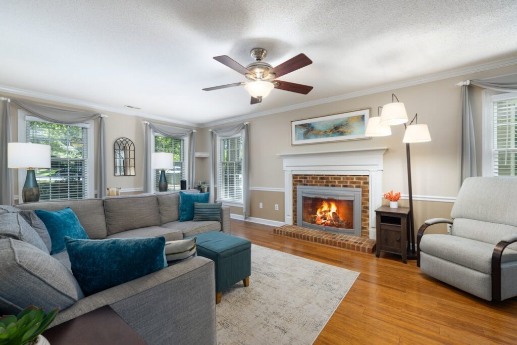 Kuddar till grå hörnsoffa